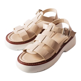 Sandalias beige con plataforma de Loli.