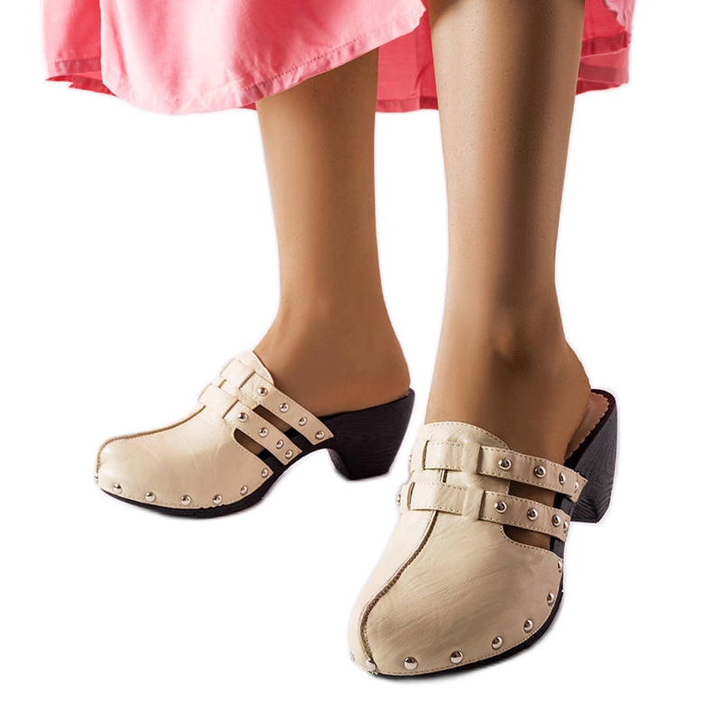 Zuecos beige de Custer