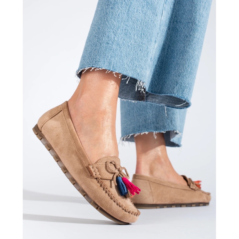 Mocasines boho en ante beige claro con borlas de Shelovet