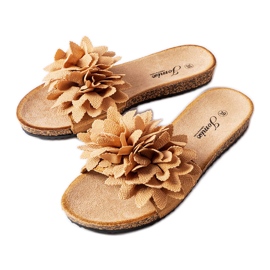 Pantuflas marrones decoradas con flores Farland marrón