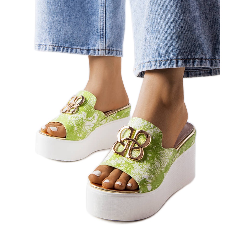 Chanclas verde havanna con cuña Chanclas verde havanna con cuña