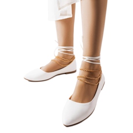 Bailarinas blancas con hebilla decorativa de Donat blanco Bailarinas blancas con hebilla decorativa de Donat blanco