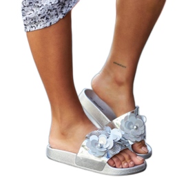 Chanclas plateadas con parte superior decorativa de Caggio plata Chanclas plateadas con parte superior decorativa de Caggio plata