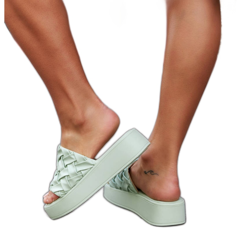 Zapatillas verdes en la plataforma Esposito
