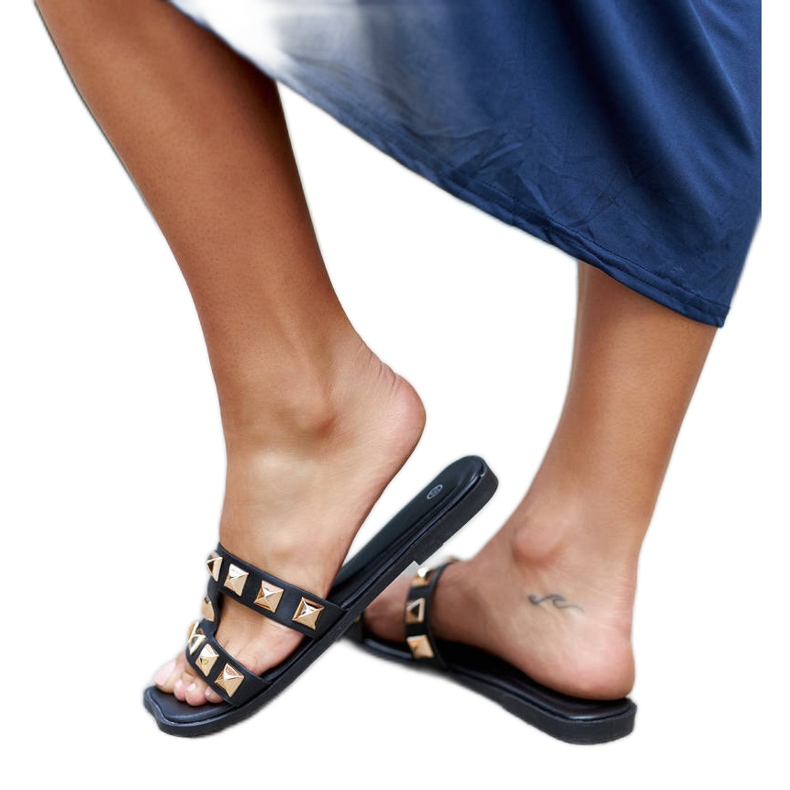 Chanclas negras decoradas con tachuelas Agnano negro