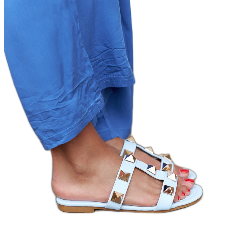 Mules azules con tachuelas de Mazzi