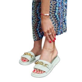 Chanclas verdes decoradas con cadena Borgo