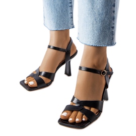 Sandalias negras tacón Karolina con cinturón negro