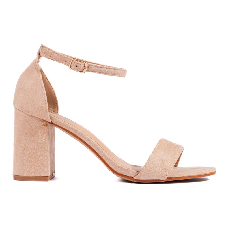 Sandalias clásicas de mujer en un poste Shelovet beige.