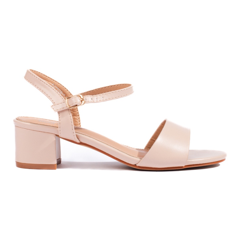 Sandalias crema de mujer en el puesto de Shelovet beige