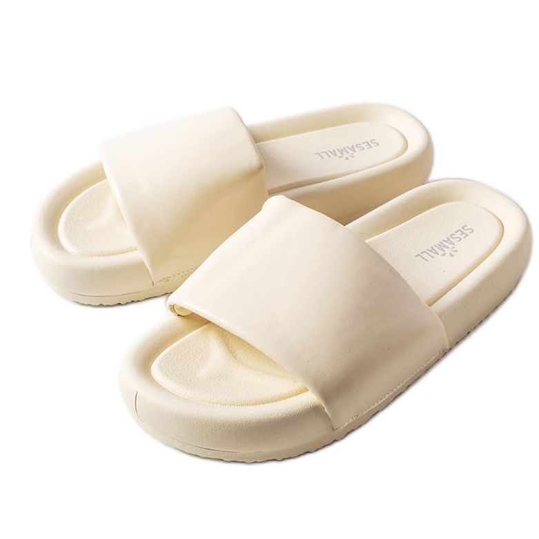 Chanclas beige con plataforma de Franco Chanclas beige con plataforma de Franco