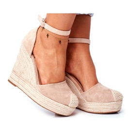 Sandalias de cuña beige con trenzas Sandalias de cuña beige con trenzas