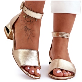 Sandalias De Piel Con Tacones Dorados Laura Messi 2143 Oro
