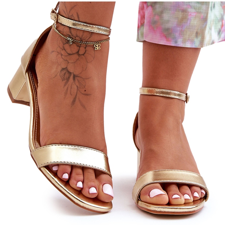 Sandalias De Tacón De Cuero Liso Dorado ¡Inspírame!