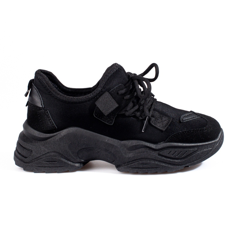 Zapatillas negras de mujer en la plataforma Shelovet. negro