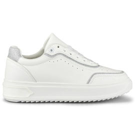 Deportivas blancas con accesorios plateados blanco