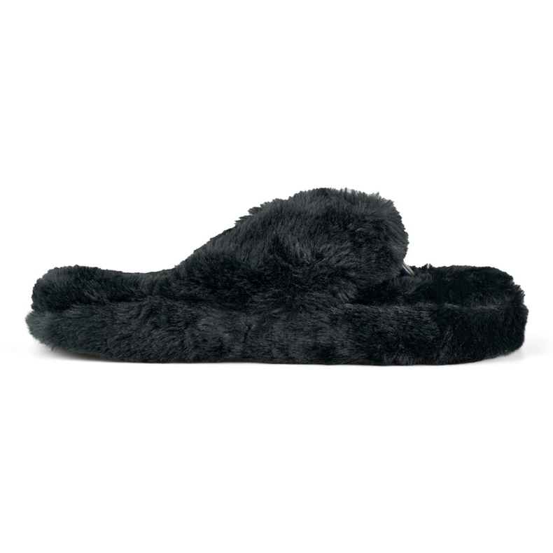 Chanclas negras con pelo negro