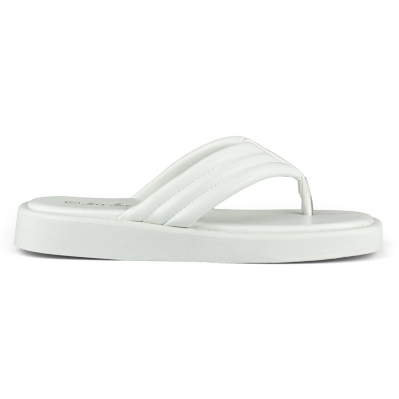 Chanclas de mujer en la plataforma blanca. blanco