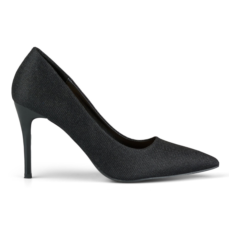 Elegantes tacones altos negros con brillo ligero.