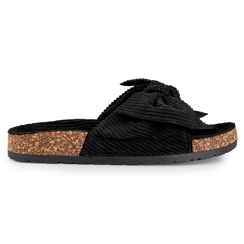 Clásicas zapatillas de casa de mujer ante negro con lazo