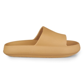 Cómodas zapatillas de casa de mujer beige hechas de espuma.