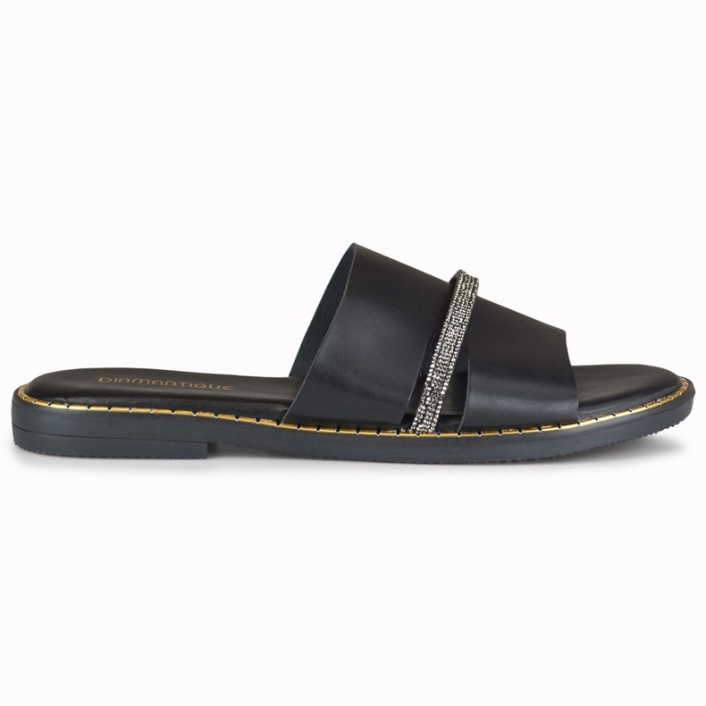 Elegantes zapatillas de mujer negras con adorno. negro