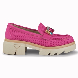 Mocasines rosas con piedras decorativas