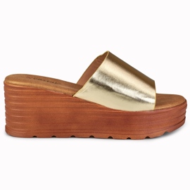 Chanclas Versis con cuña dorada dorado