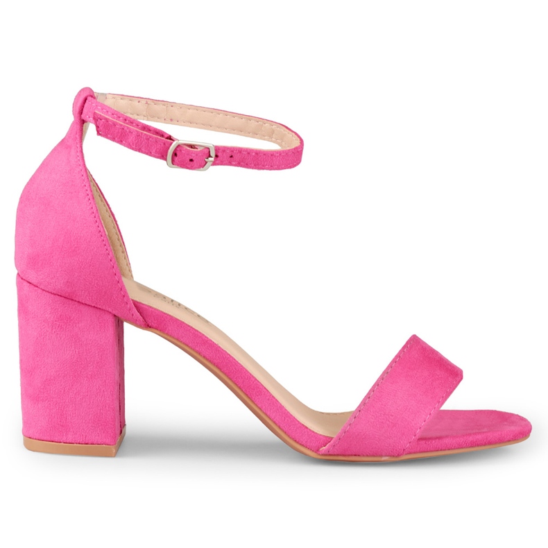 Sandalias clásicas fucsias en el poste rosado