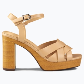 Sandalias beige de mujer en el poste Sandalias beige de mujer en el poste