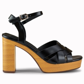 Sandalias negras de mujer en el post. negro