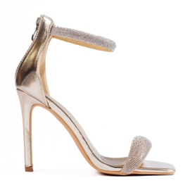 Sandalias elegantes en un tacón alto Shelovet oro. dorado