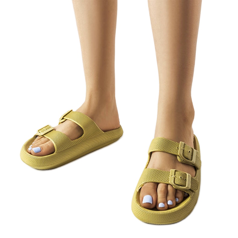 Chanclas de goma verde con hebillas de Padova