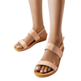 Sandalias beige con cuña de Grottazzolina