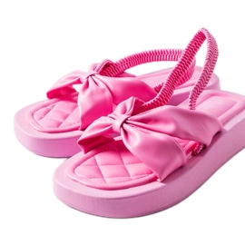 Sandalias rosas con plataforma de Montagna. rosado