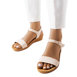 Sandalias beige con cuña de Loggia