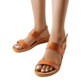 Sandalias marrones con cuña de Grottazzolina marrón