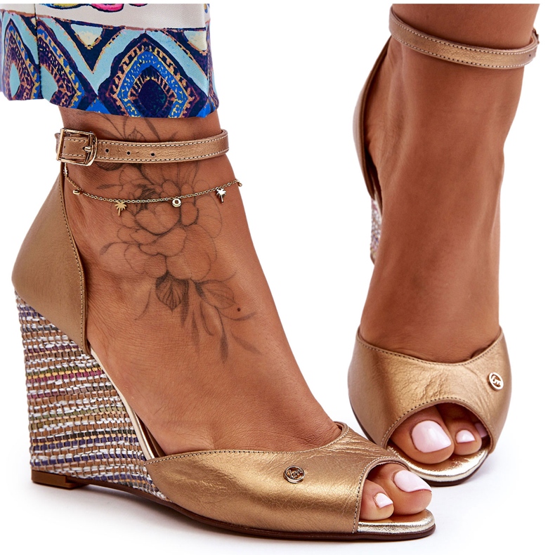 Sandalias Piel Cuña Laura Messi 2603/784 Oro dorado