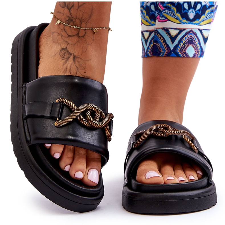 Sandalias Mujer Con Adorno Negro Verso