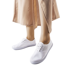 Deportivas blancas con pedrería de Godfrey blanco