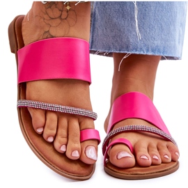 Flip de mujer -flops con una tira de fucsia decorativa rosa