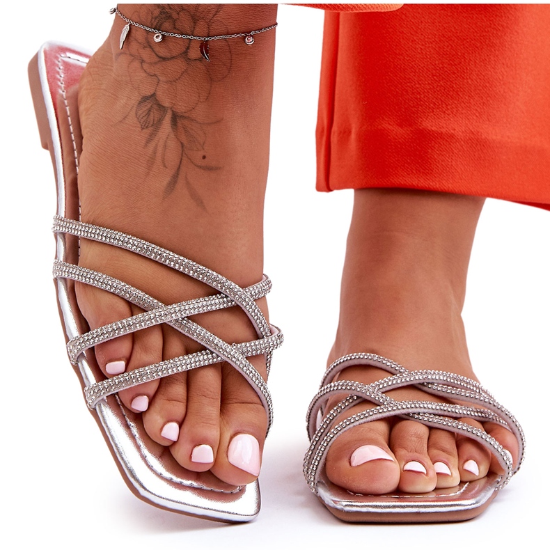 Pantuflas Mujer Con Rayas Y Strass Plata Leomi