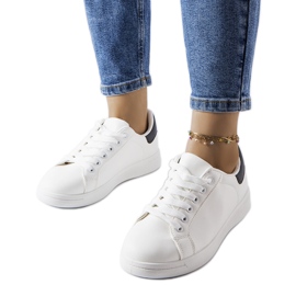 Zapatillas blancas con aplicación negra de Ingle blanco
