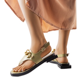 Chanclas verdes con cadena, de Mali