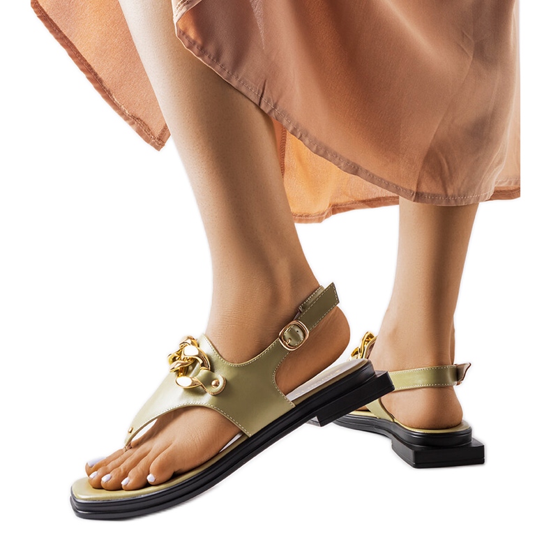 Chanclas verdes con cadena, de Mali