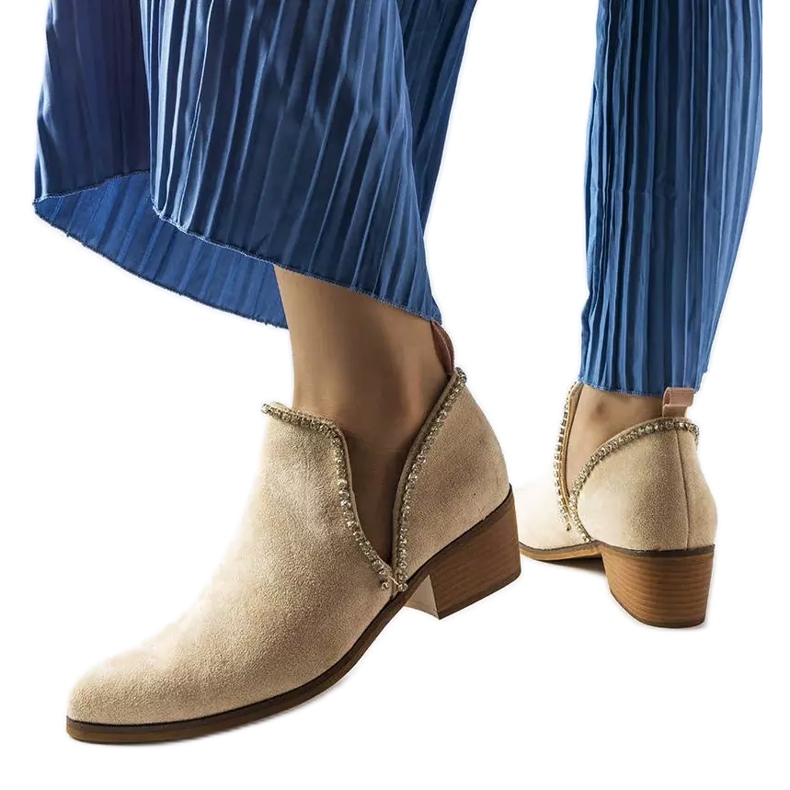 Botines beige decorados con pedrería Ditten