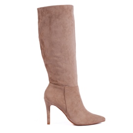 Botas de tacón en ante beige oscuro de Shelovet Botas de tacón en ante beige oscuro de Shelovet