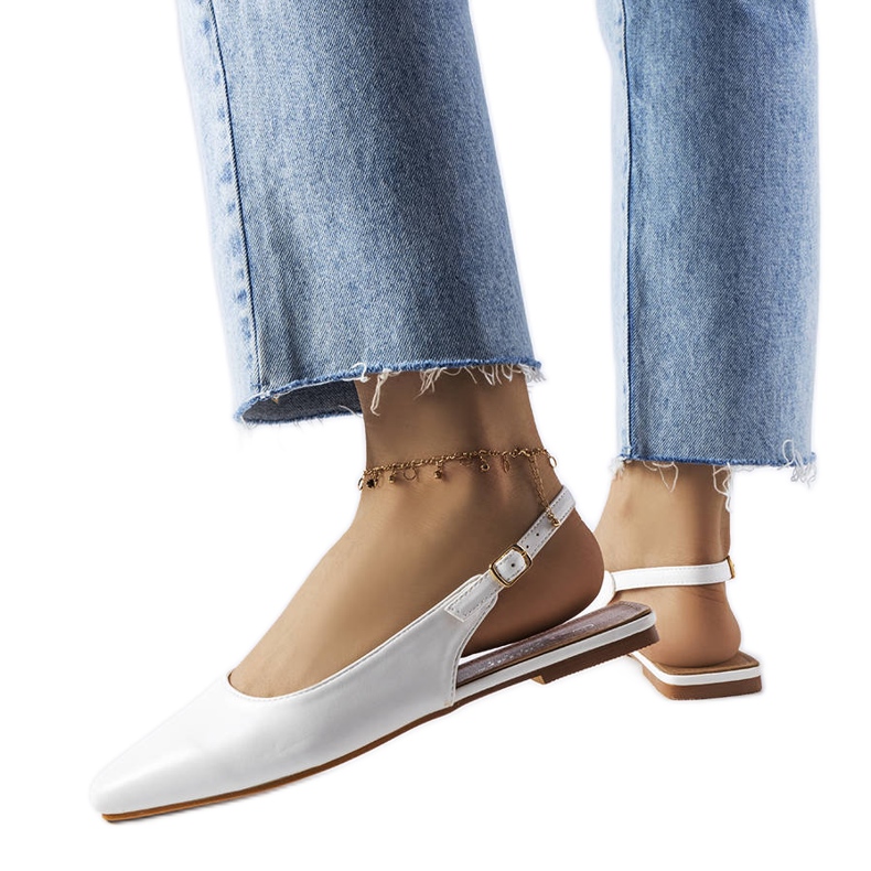 Sandalias blancas con puntera cerrada de Hazelwood. blanco