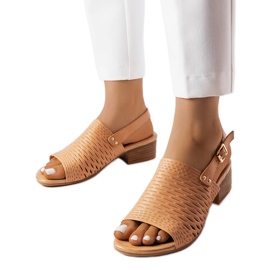 Sandalias tacón bajo marrón desierto beige