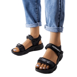 Sandalias deportivas negras de Sanjit. negro